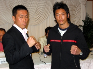 080401aj-kick-yoshimoto1.jpg