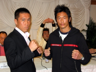 080401aj-kick-yoshimoto2.jpg
